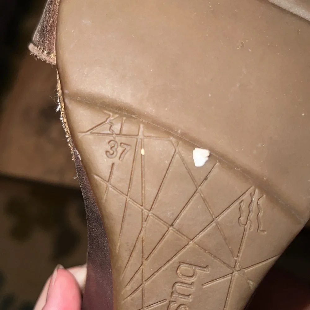 Bussola leather wedged sandals size 37 (6.5)